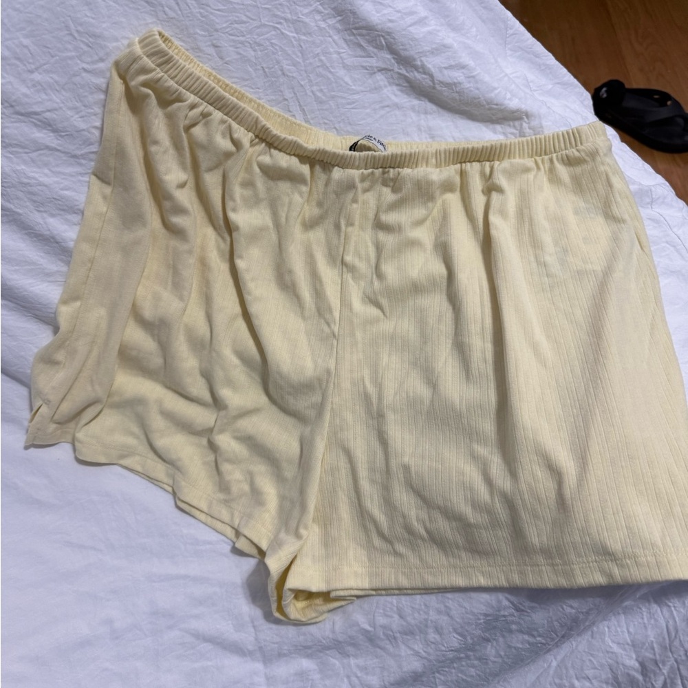 Abercrombie & Fitch Soft Yellow Lounge Shorts XL